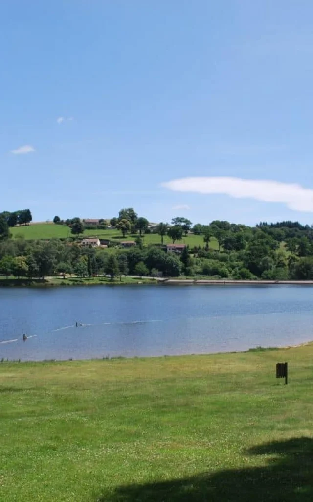 Plan d'eau à Saint-Remy-sur-Durolle