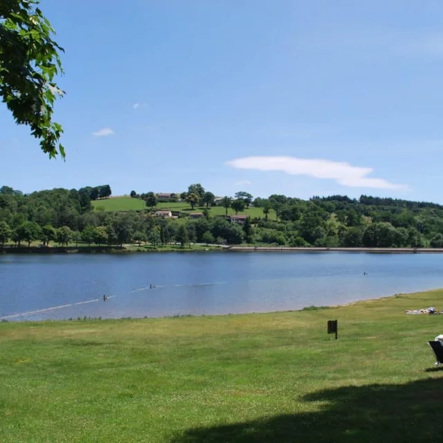 Plan d'eau à Saint-Remy-sur-Durolle